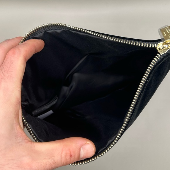 Gucci Beauty Velvet Black Makeup Pouch - Picture 4 of 6